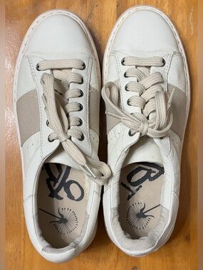 OTBT Normcore Leather Sneakers White Beige Low Top Casual Shoes, Size 7.5.